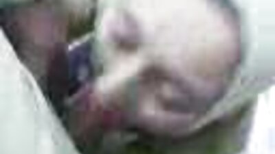 Wanita mengeksploitasi lidahnya untuk video bokep selingkuh dengan tetangga menjilat vagina GF