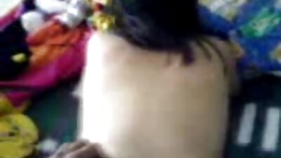 Vagina muda yang memiliki rambut ditembus di video bokep mom selingkuh video ini