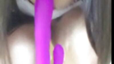 Seorang bimbo panas dengan xnxxx selingkuh korea vagina berbulu sedang memeknya pecah di atas meja